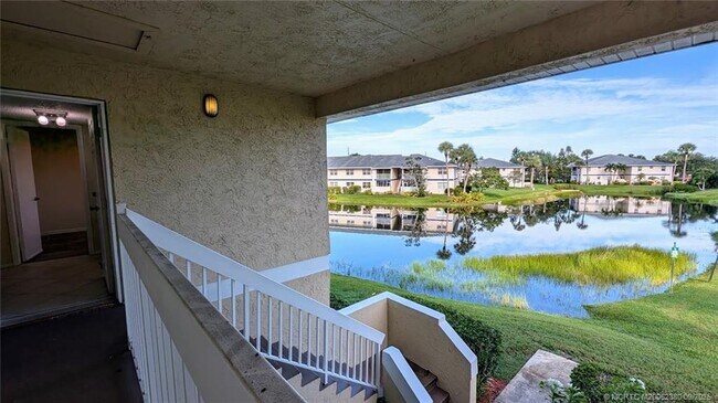 Building Photo - 1563 SE Royal Green Cir