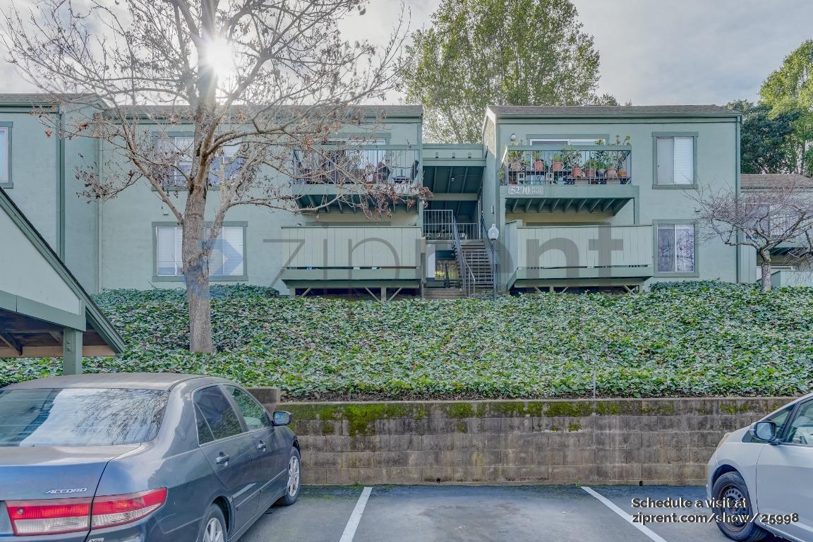 Building Photo - Unit 12