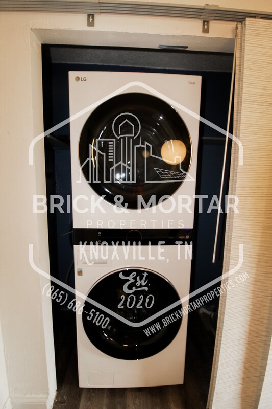 Building Photo - 427 E Caldwell Ave