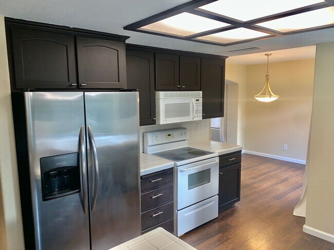 Building Photo - Beautifully Updated 4/2.5 near Woodward Park