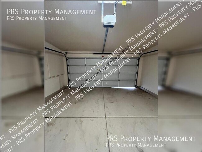 Building Photo - 11942 N 112th Way