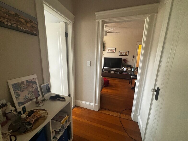 Building Photo - 110 Riverway