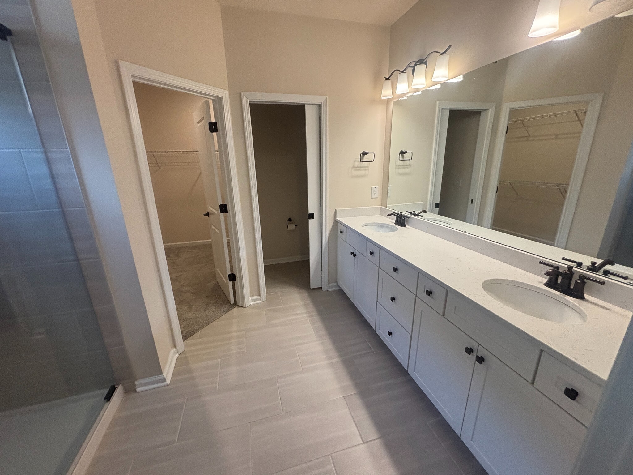 Building Photo - Room in House on Hedge Maple Dr