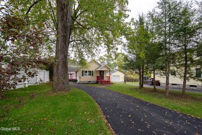 Building Photo - 644 Delaware Ave