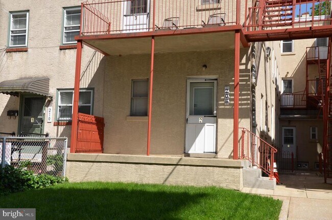 Building Photo - 208 W Gay St