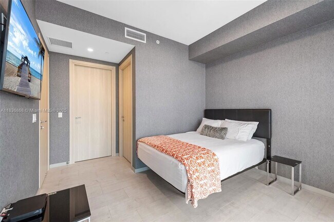 Building Photo - 1000 Brickell Plaza