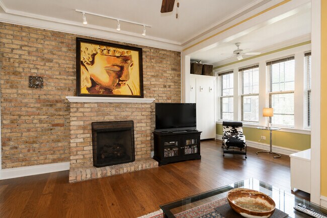 Building Photo - 751 W Brompton Ave