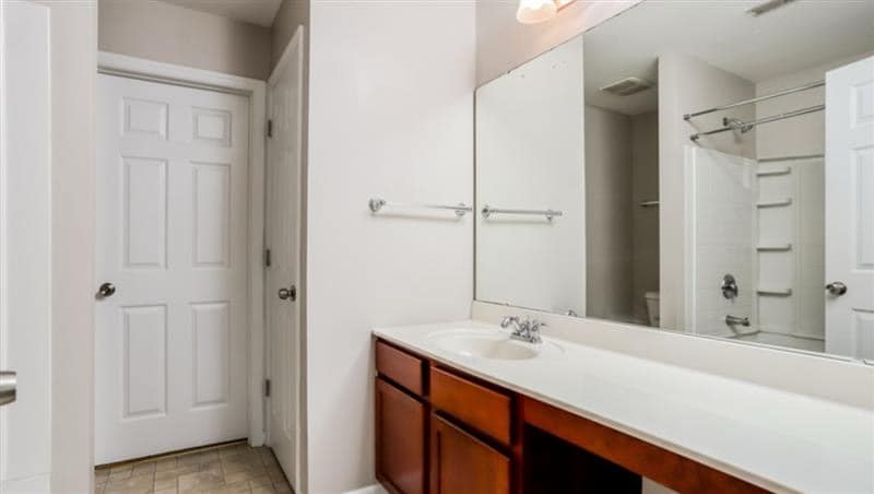 Building Photo - 1027 Glengarry Dr