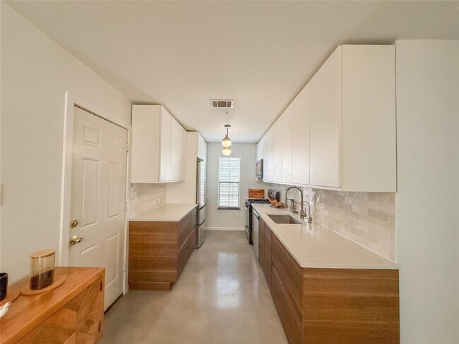 Building Photo - 2313 Thornwild Pass