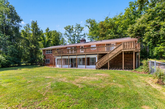 Building Photo - 34 W Oakview Rd