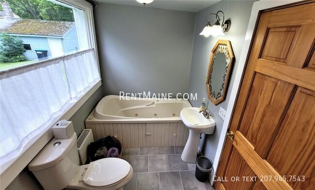 Building Photo - 180 Fourth St.