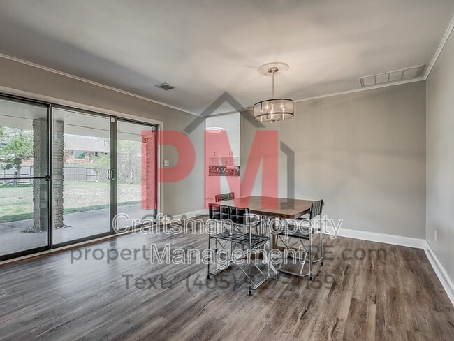 Building Photo - 13601 Pinehurst Rd