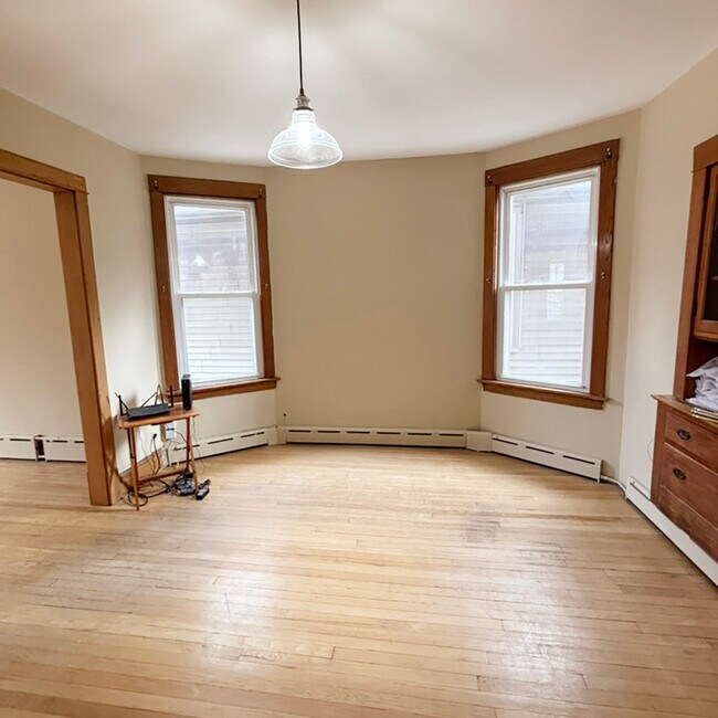 Building Photo - 2133 W Grace St