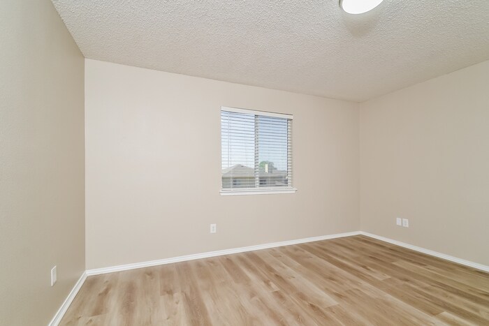 Building Photo - 113 Nighthawk Dr