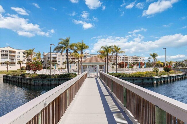 Building Photo - 8921 Lake Dr