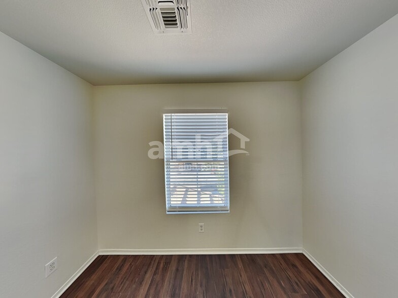 Building Photo - 1151 E Bosi St