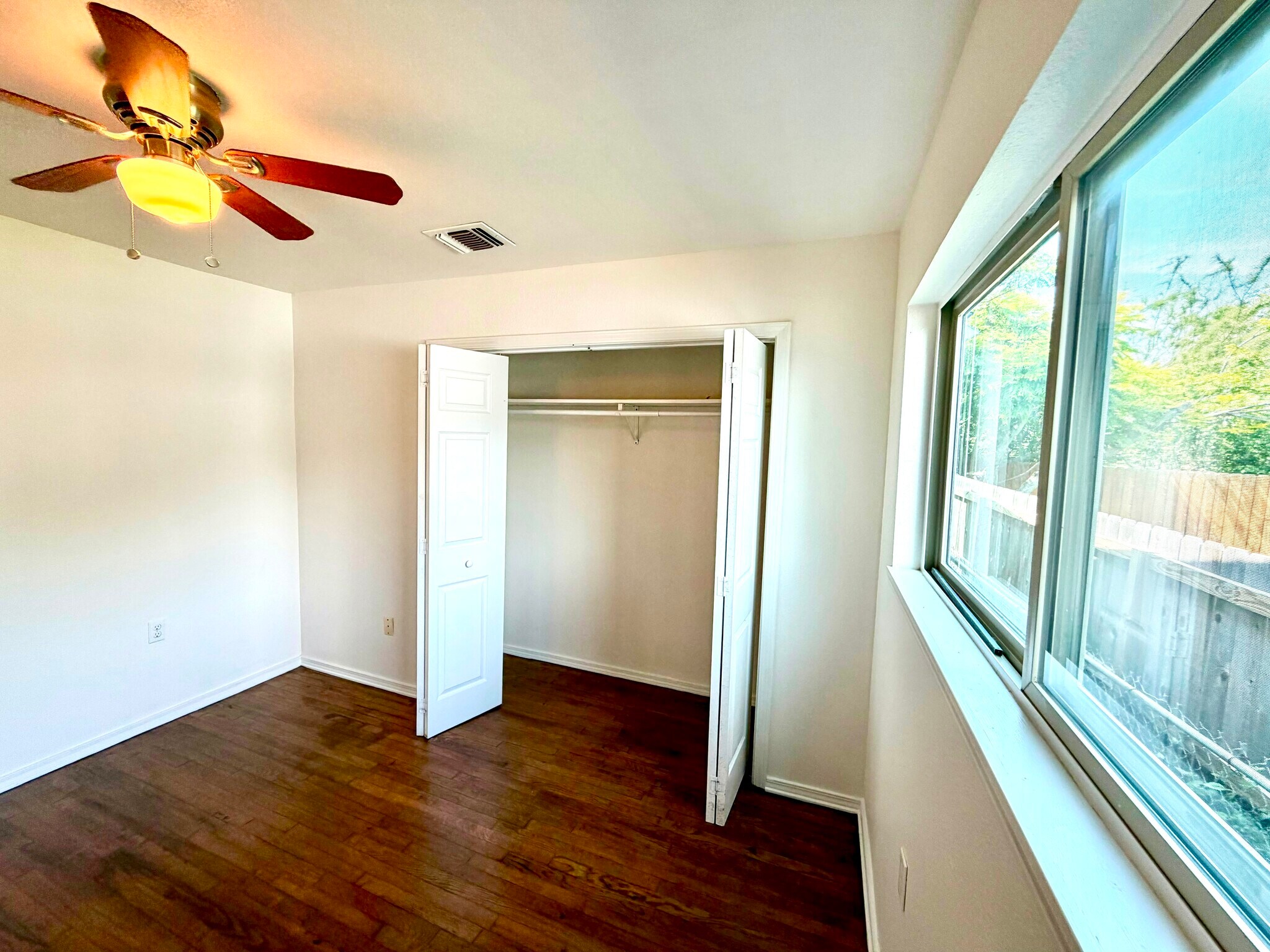 Building Photo - 515 Bangor Dr