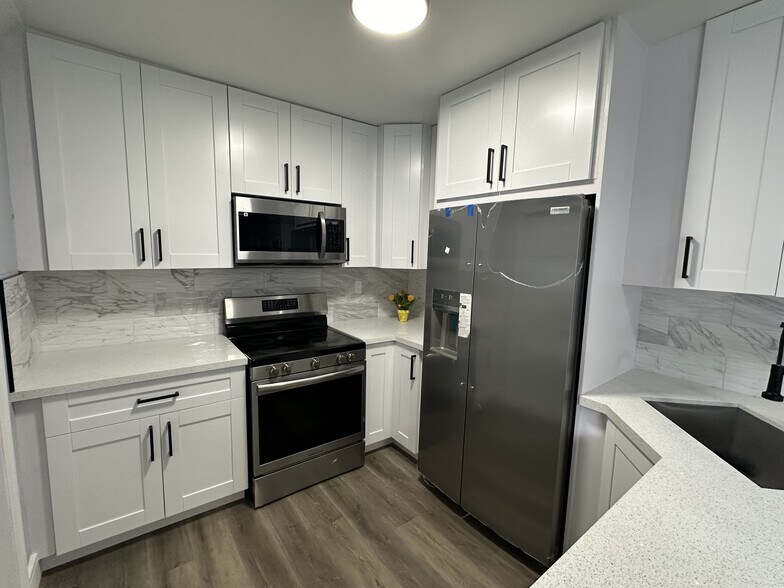 Building Photo - 814 SW 12th Pl