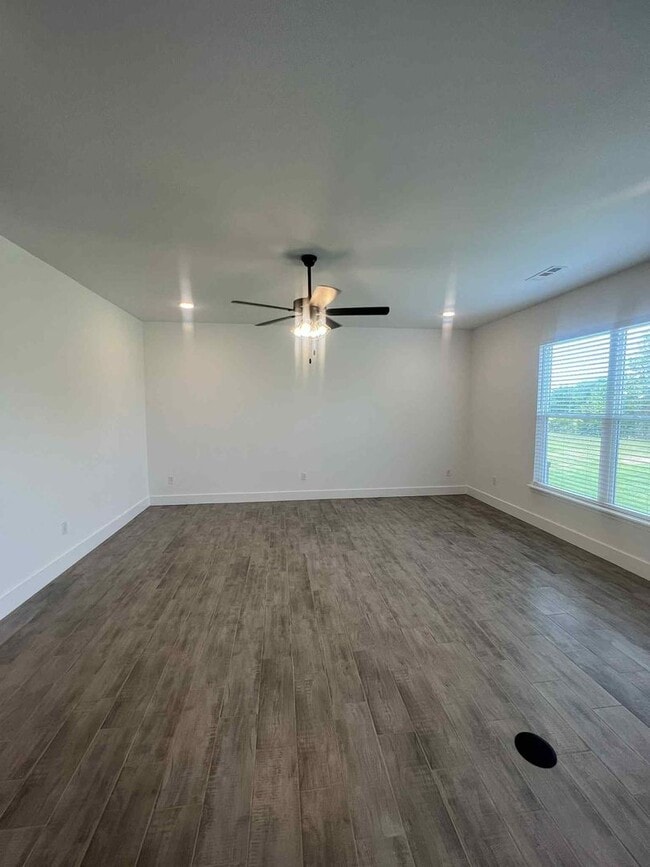 Building Photo - BEAUTIFUL LUXRY NEW BUILD: 5 BEDROOM / 3.5...