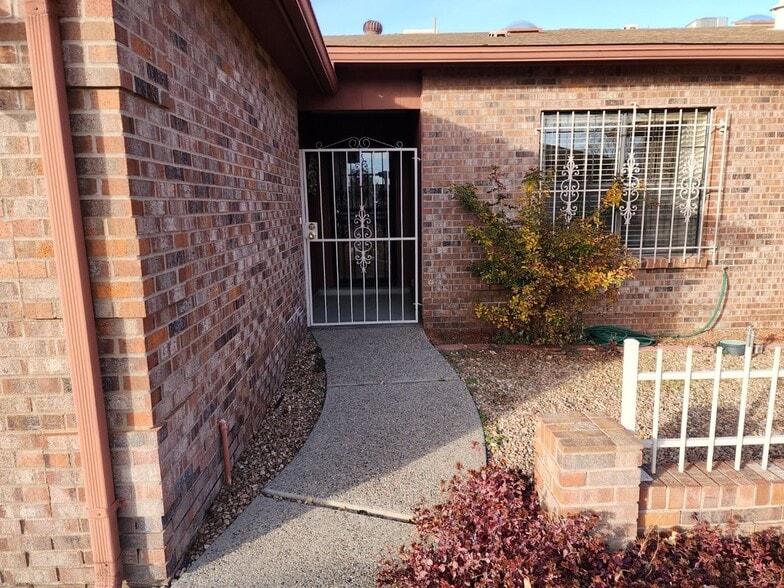 Building Photo - 9335 Admiral Lowell Pl NE