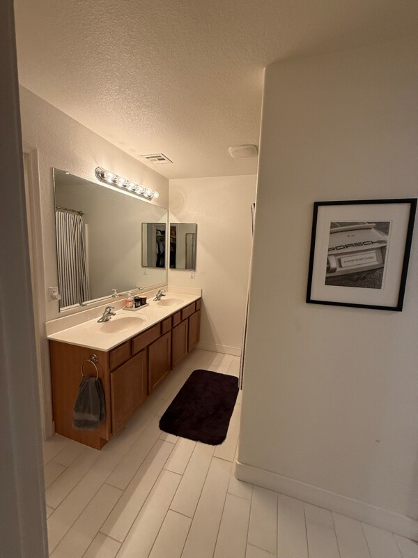 Building Photo - 3328 W Belle Ave