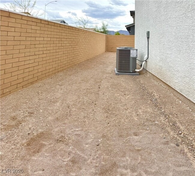 Building Photo - 499 Red Lovebird Ave
