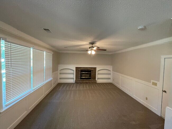 Building Photo - Stunning 4BR 2.5BA w/ Granite Kitchen in South Overland Park