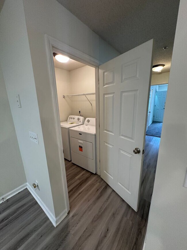 Building Photo - 3475 Forestdale Dr