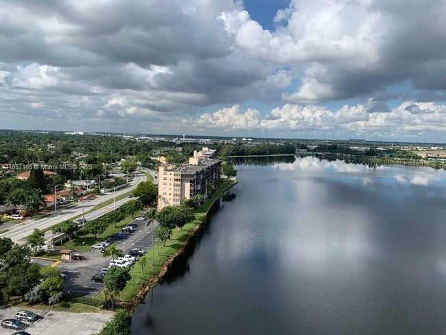Building Photo - 1301 NE Miami Gardens Dr