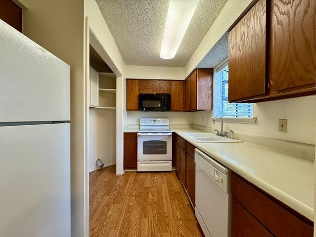 Building Photo - FEEL AT HOME AT LAKE SHORE VILLAS *Upstairs* Leasing Special Available*