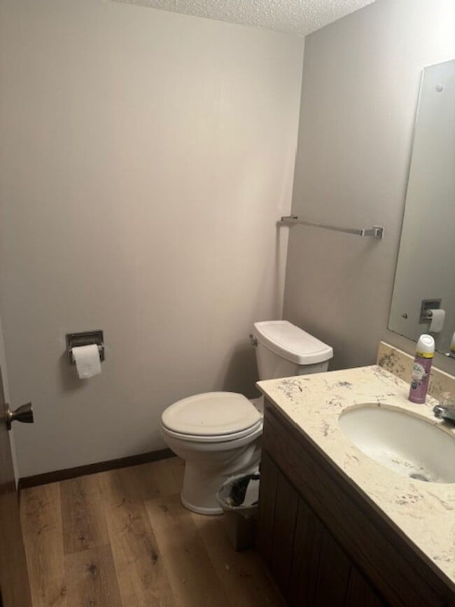 Building Photo - Updated 3 bed overlooking Pond. Available ...