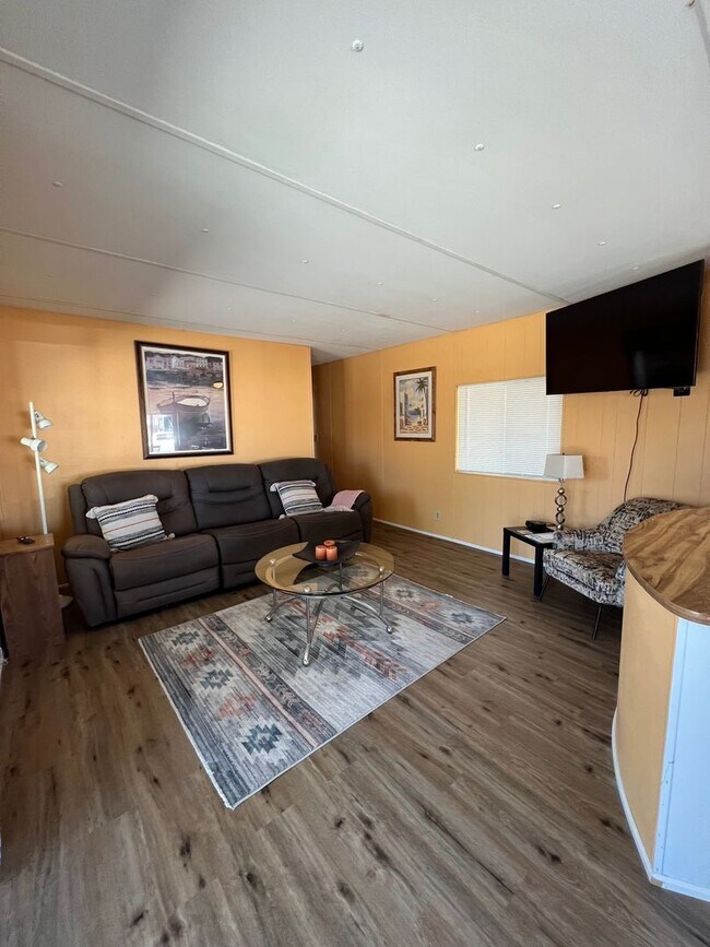 Building Photo - FURNISHED WINTER RETREAT!