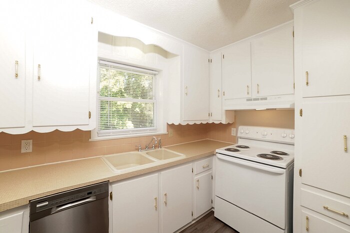 Building Photo - 221 Norman Rd