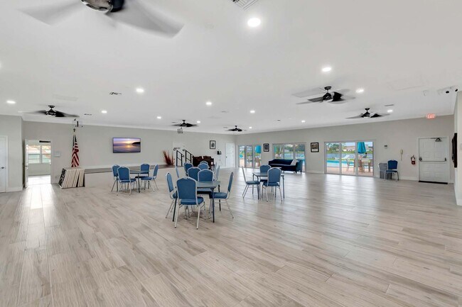 Building Photo - 14716 Canalview Dr