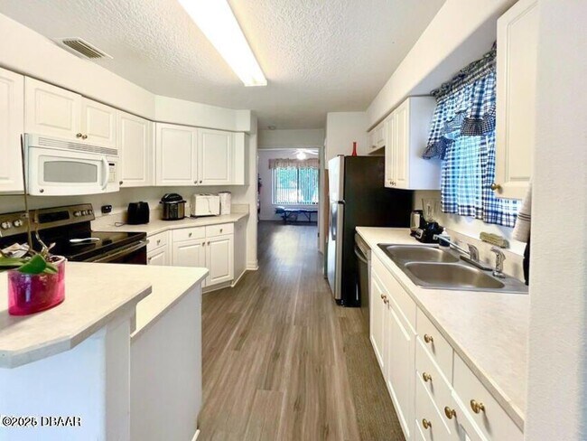 Building Photo - 129 Blue Heron Dr