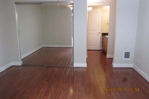 Building Photo - 10982 Roebling Ave