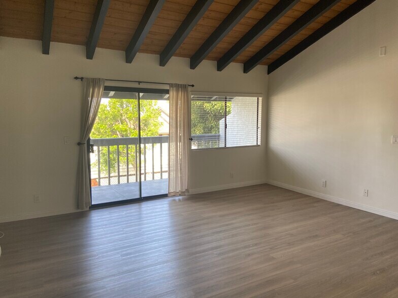 Building Photo - 2115 Carnegie Ln