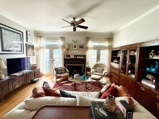 Building Photo - 4424 Holland Ave