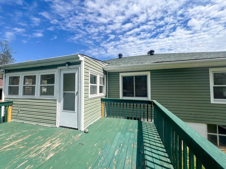 Building Photo - 117 Richeson Dr