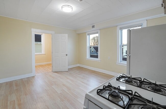 Building Photo - 168 Lunenburg St