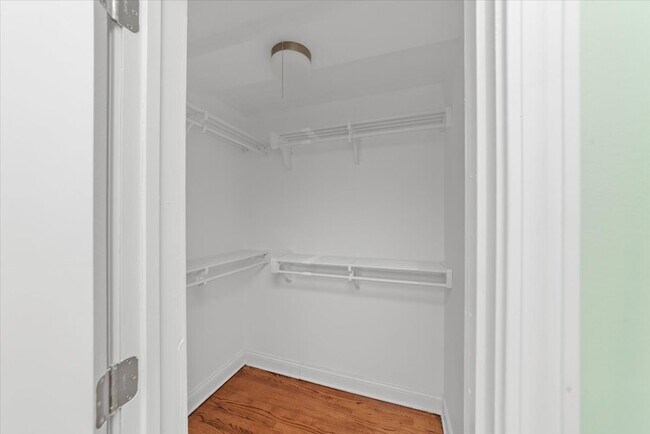 Building Photo - 1122 N Clark St