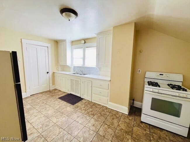 Building Photo - 3114 Neosho Rd