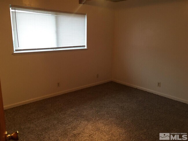 Building Photo - 395 Denslowe Dr