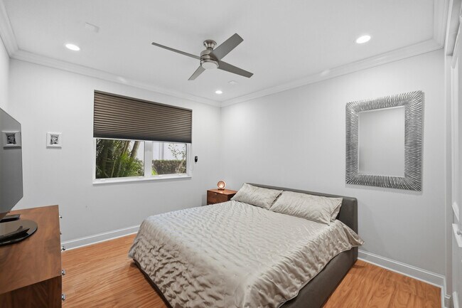 Building Photo - 5006 NW 24th Cir