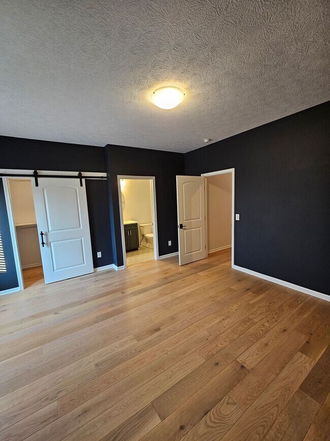 Building Photo - 31 Ashbourne Dr