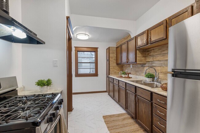 Building Photo - 5122 S 37th St