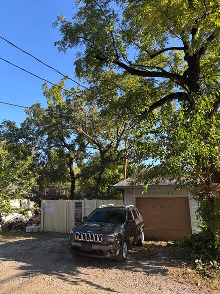 Building Photo - 365 E 15th Ave