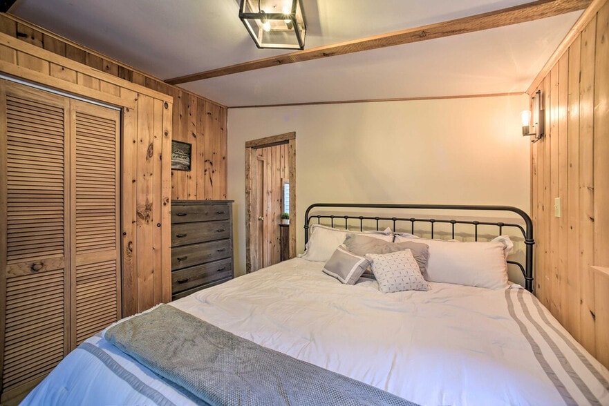 Building Photo - 783 Woodstock Rd