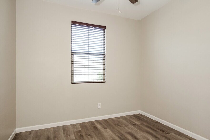 Building Photo - 12103 W Hide Trail