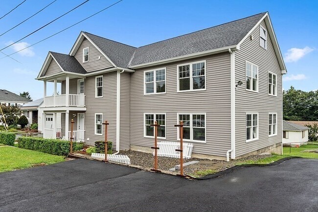 Building Photo - 53 Fenwood Rd